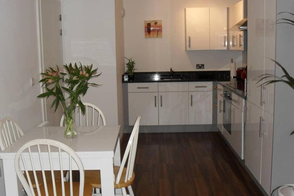 Stylish Wembley Stadium And Ovo Arena Apartment, ลอนดอน ภายนอก รูปภาพ